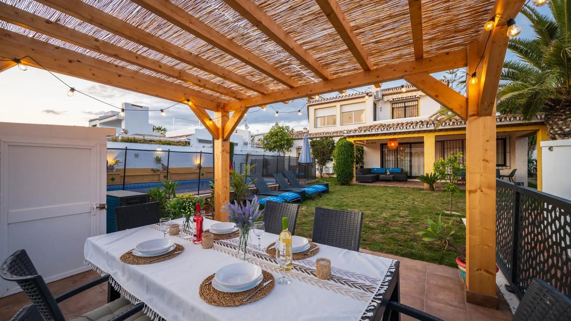 Villa Typical Beach House Las Chapas Playa With Heated Pool Marbella