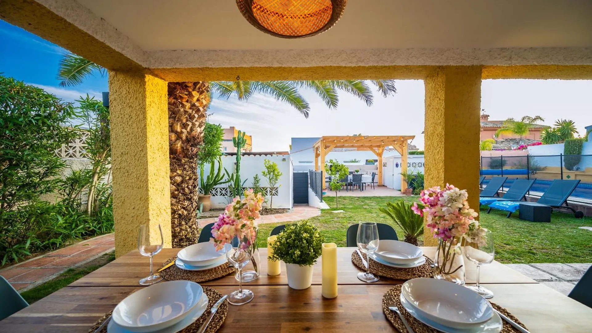 Typical Beach House Las Chapas Playa With Heated Pool Marbella Spain