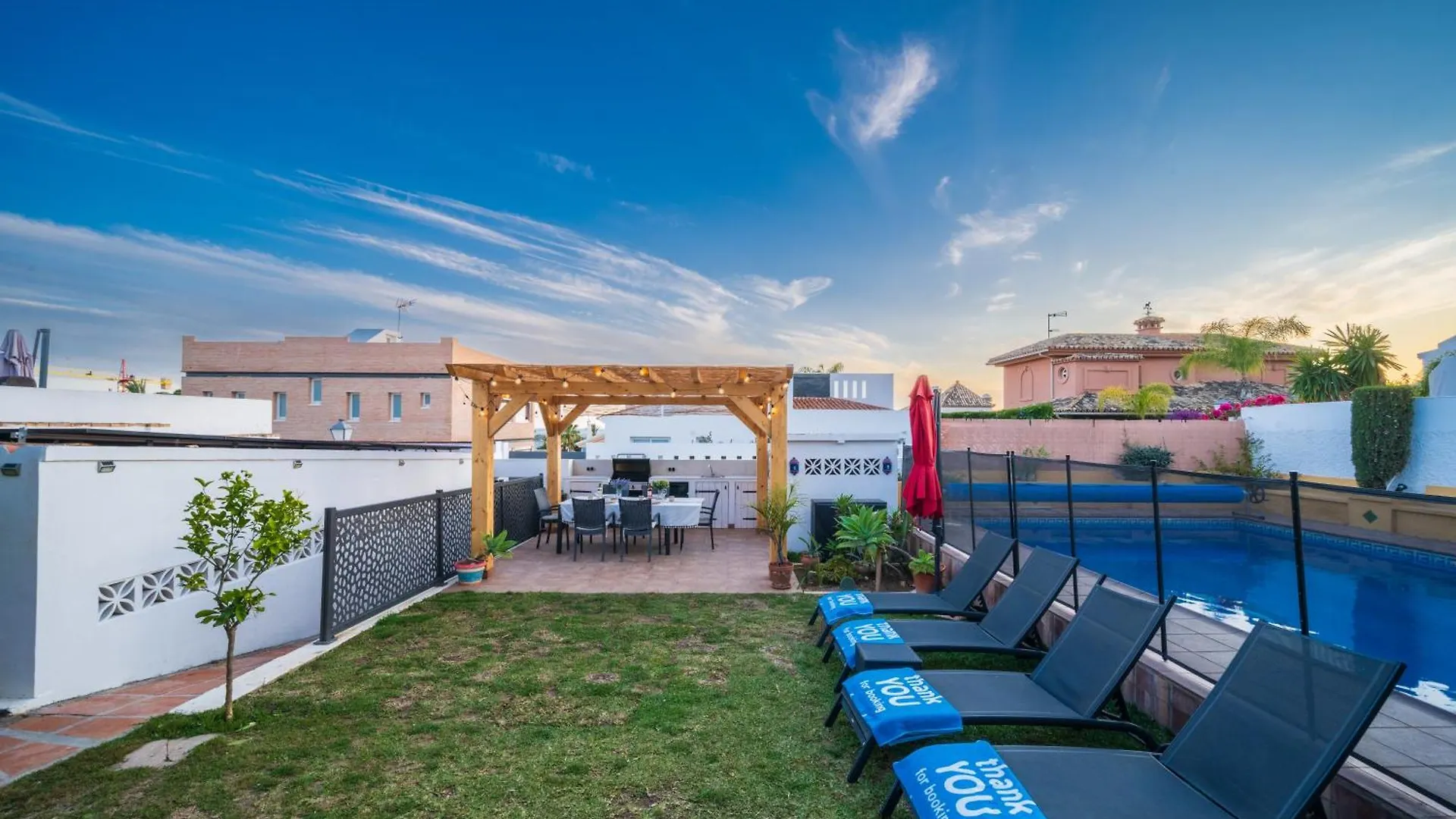 Villa Typical Beach House Las Chapas Playa With Heated Pool Marbella